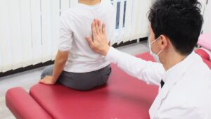緑地公園で小学生の側弯症改善ならまほろばカイロプラクティックへ