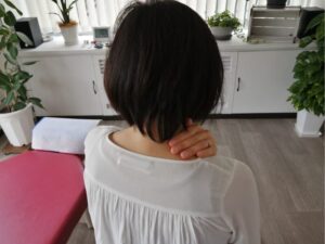 朝起きると首が痛い