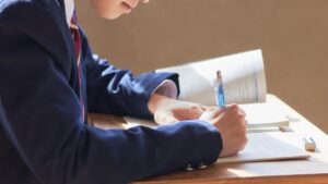 豊中市緑地公園駅すぐの整体とカイロ、まほろばカイロプラクティックには、高校生の患者さまも施術を受けに来られます。