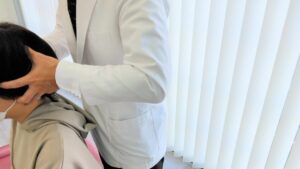 顎関節と姿勢の関係を調整し、無理なく改善をめざします。