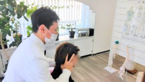 豊中市緑地公園駅すぐの整体、まほろばカイロプラクティックでは顎関節と姿勢の関係を調整し、無理なく改善をめざします。
