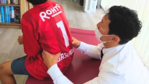 緑地公園駅徒歩２分の整体とカイロ、まほろばカイロでは側弯症に対するメンテナンスも行っております。