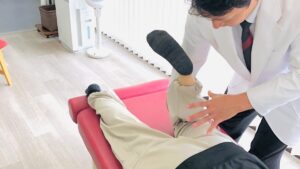 緑地公園駅から徒歩2分の整体、まほろばカイロプラクティックの施術は優しく安全。膝の痛みも対応