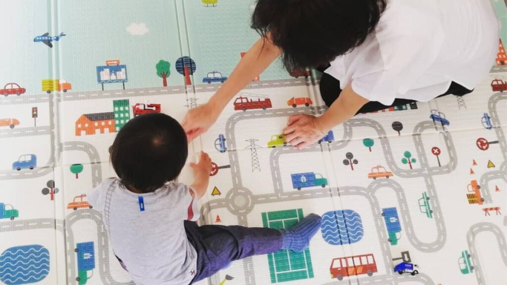 「お子さまの見守りの様子｜緑地公園駅徒歩2分の整体・まほろばカイロプラクティック