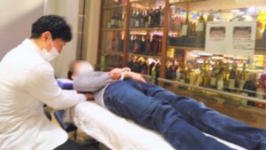 2025年12月7日千二ヒトイキマルシェで行ったカイロプラクティックの施術体験会の様子