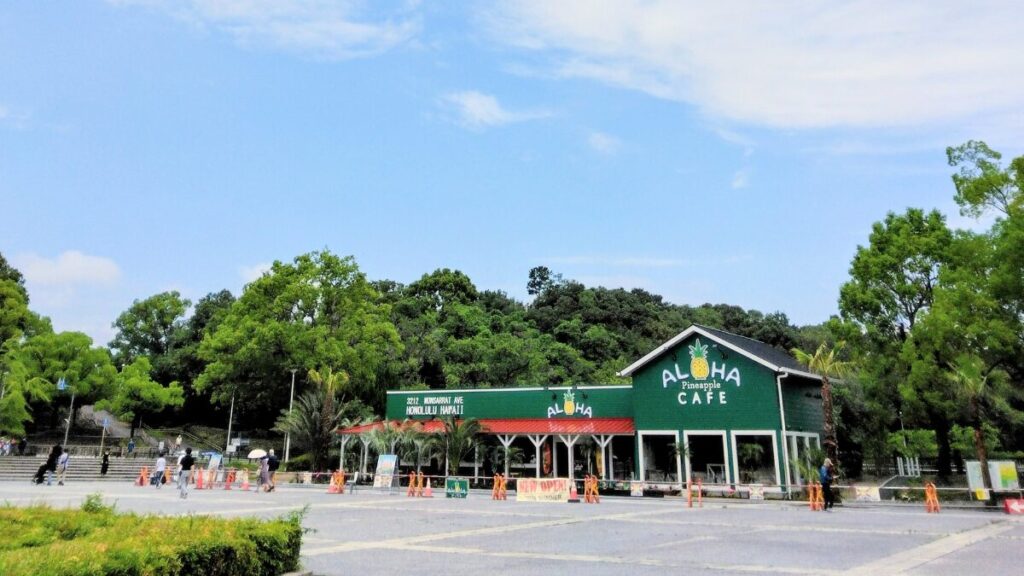 服部緑地公園にあるアロハカフェパイナップル緑地公園店