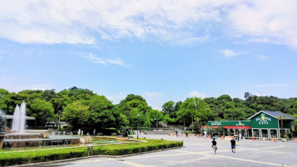 服部緑地公園の東中央広場にできたアロハカフェパイナップル